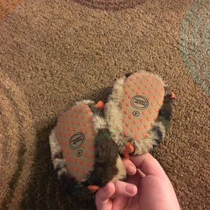 Toddler slippers size 4